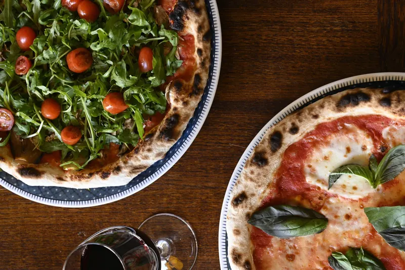 Pizzas signées Pizzou servies chez Jules Jo